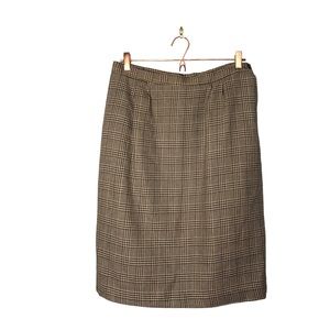L.J.L. Sport | Wool brown houndstooth mid length skirt •